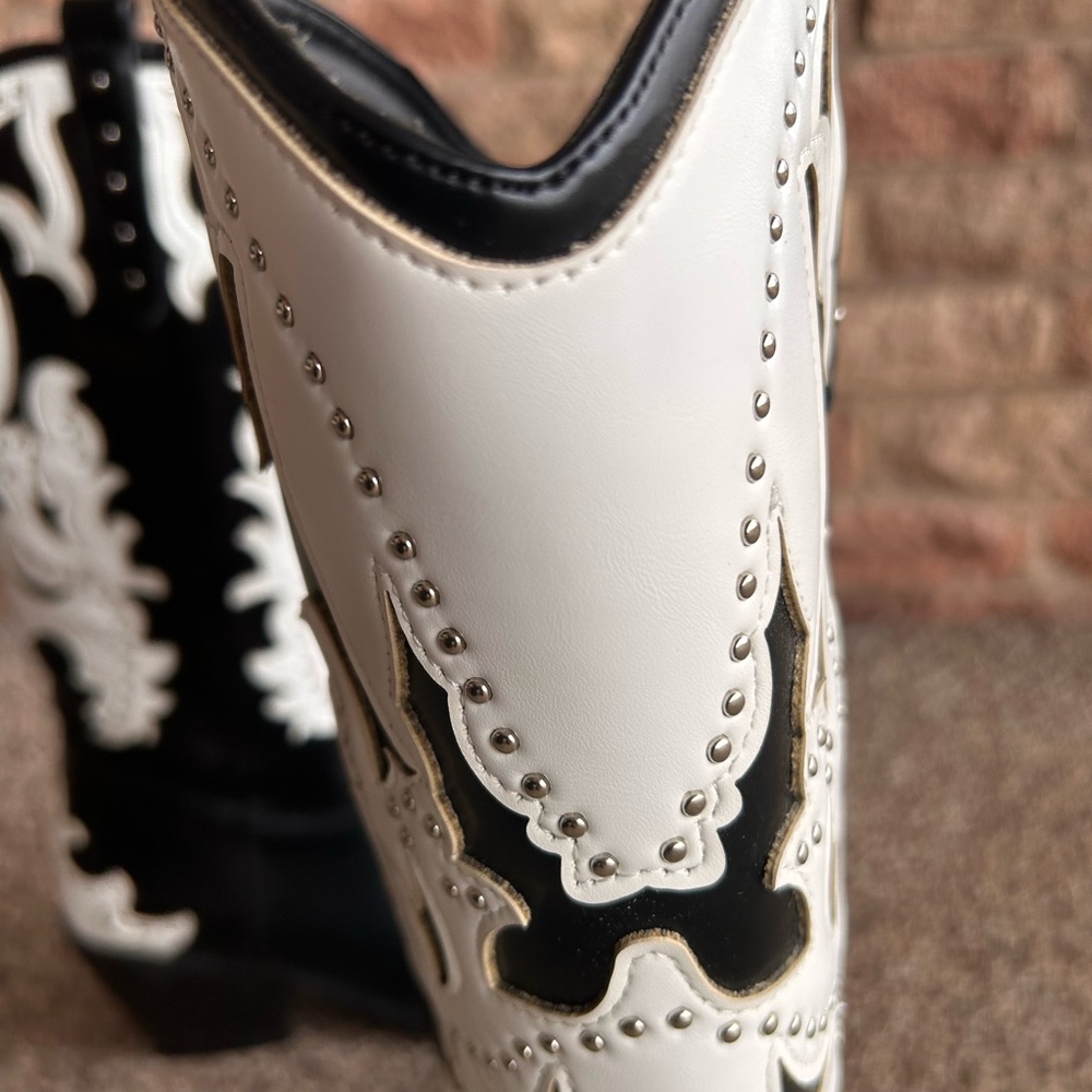 Cowgirl Boots Embroidered Pointed Toe Mid Calf Boots with Chunky Block Heel - Picture 6 of 16